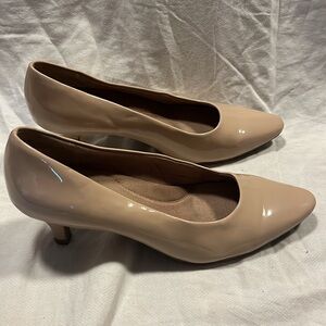Aerosoles Nude Beige Pumps, 8.5, Patent Leather, Pointed Toe